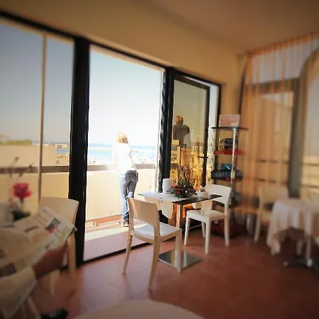 Ξενοδοχείο Fly 4*